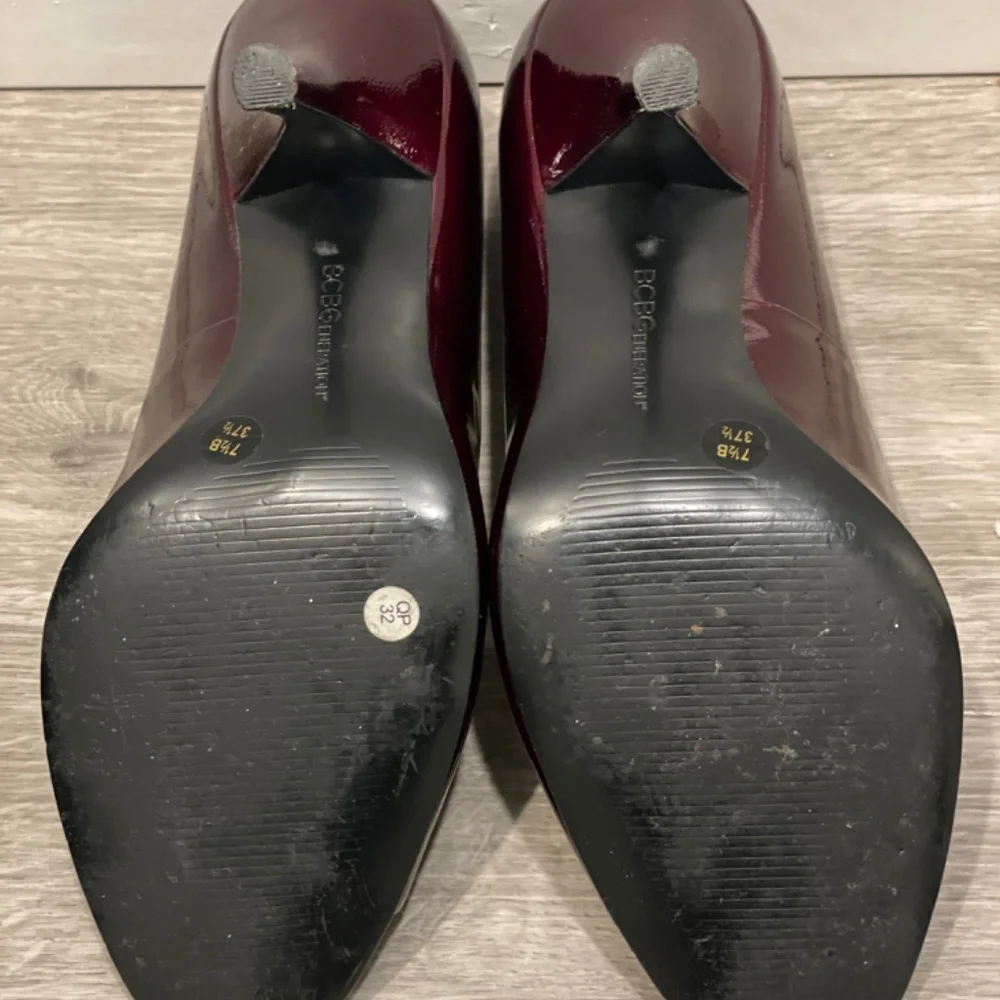 BCBGeneration cherry red open toe heel - Picture 4 of 6